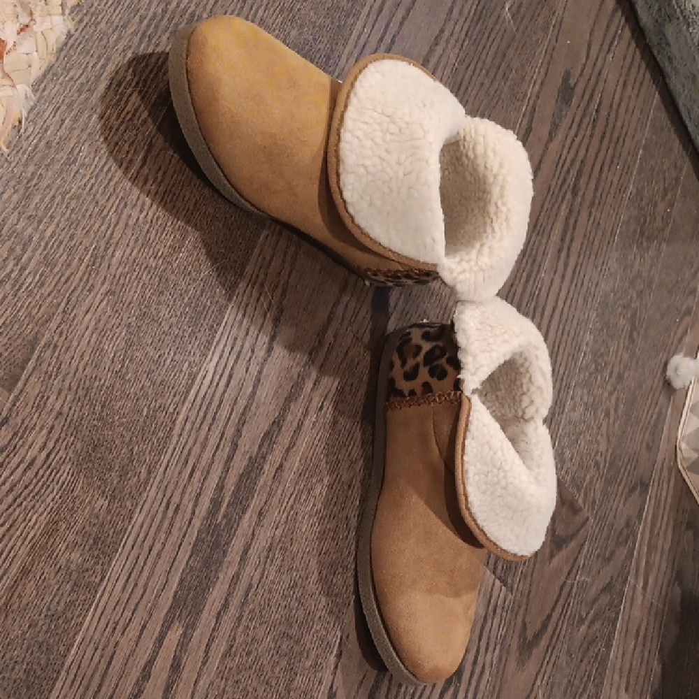 Rockport Tan and Brown Cozy Slippers